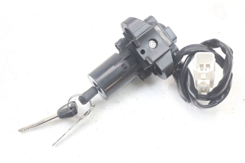 photo de KIT FECHADURA CHAVE NEIMAN KAWASAKI VERSYS ABS 650 (2015 - 2018) - Pontos de fixação