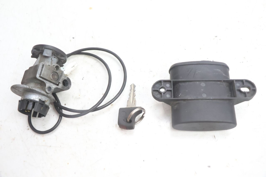 photo de KIT FECHADURA CHAVE DE IGNIÇÃO PEUGEOT VIVACITY 100 (1999 - 2008) - Detalhe da peça