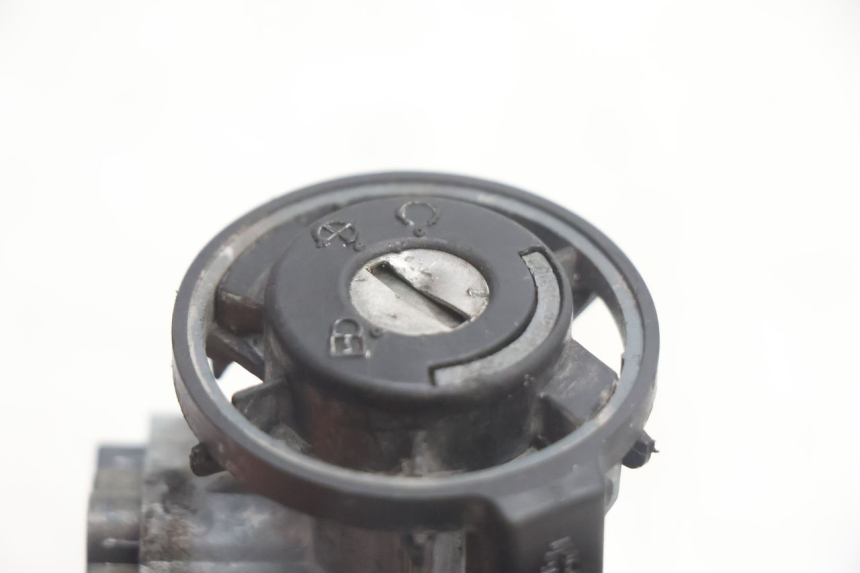photo de KIT FECHADURA CHAVE DE IGNIÇÃO PEUGEOT VIVACITY 100 (1999 - 2008) - Outro ângulo de visão