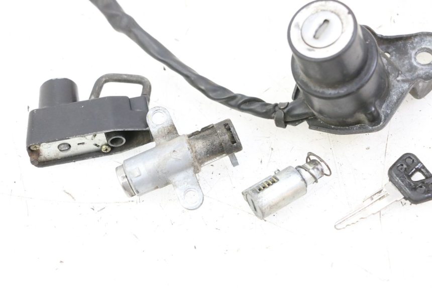 photo de KIT FECHADURA CHAVE NEIMAN YAMAHA XV VIRAGO 535 (1988 - 2004) - Detalhe da peça