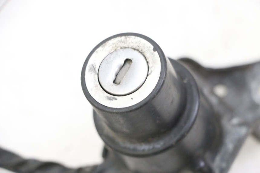 photo de KIT FECHADURA CHAVE NEIMAN YAMAHA XV VIRAGO 535 (1988 - 2004) - Zoom do estado de desgaste