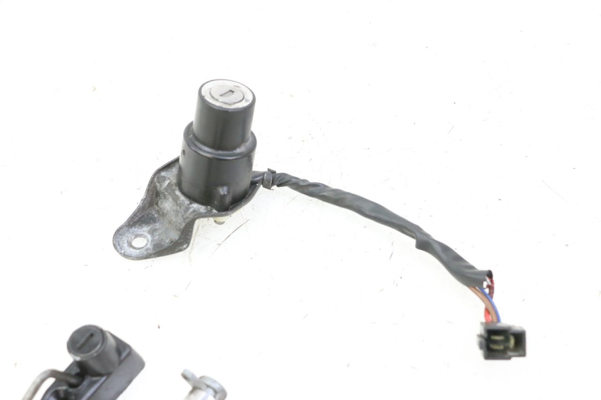 photo de KIT FECHADURA CHAVE NEIMAN YAMAHA XV VIRAGO 535 (1988 - 2004) - Pontos de fixação