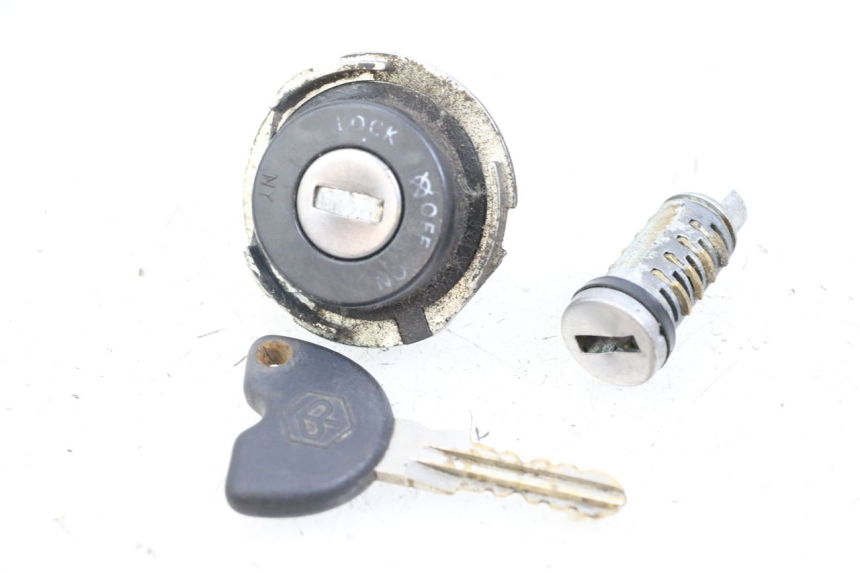photo de KIT FECHADURA CHAVE NEIMAN PIAGGIO ZIP 2T 50 (2009 - 2019) - Vista principal