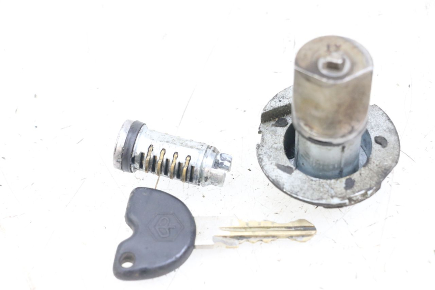photo de KIT FECHADURA CHAVE NEIMAN PIAGGIO ZIP 2T 50 (2009 - 2019) - Zoom do estado de desgaste