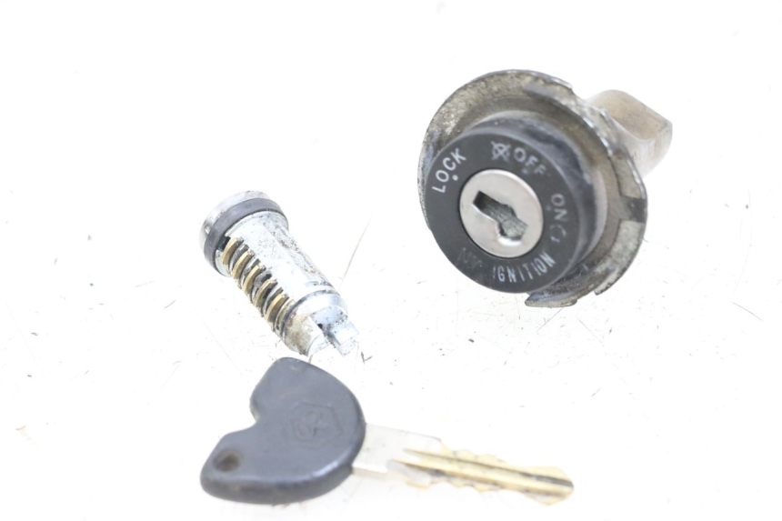 photo de KIT FECHADURA CHAVE NEIMAN PIAGGIO ZIP 2T 50 (2009 - 2019) - Outro ângulo de visão