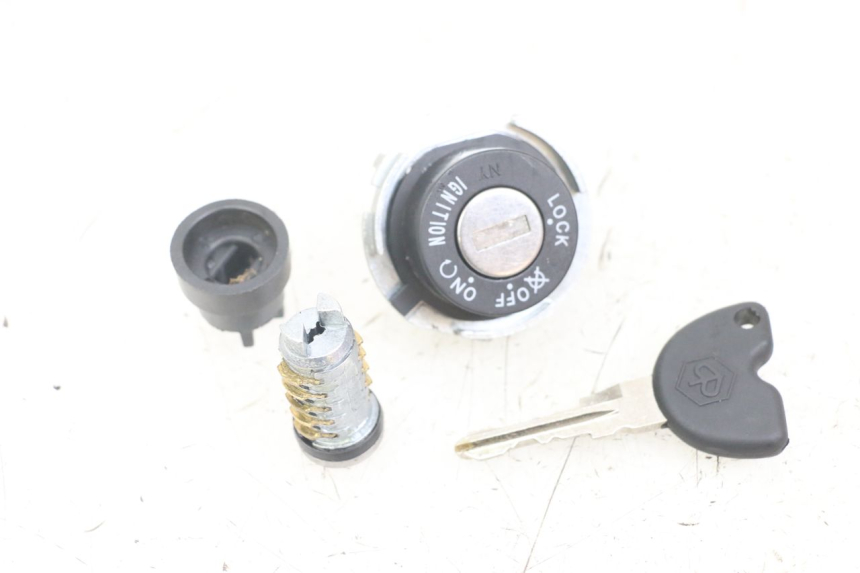 photo de KIT FECHADURA CHAVE NEIMAN PIAGGIO ZIP 2T 50 (2009 - 2019) - Detalhe da peça