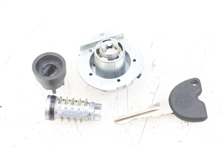 photo de KIT FECHADURA CHAVE NEIMAN PIAGGIO ZIP 2T 50 (2009 - 2019) - Zoom do estado de desgaste