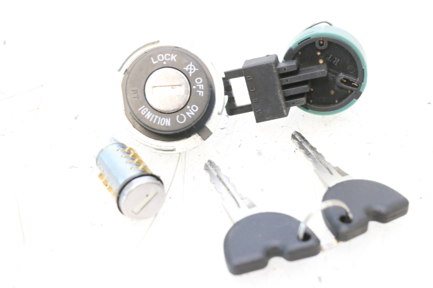 photo de KIT FECHADURA CHAVE NEIMAN PIAGGIO ZIP 4T 50 (2018 - 2020) - Vista geral
