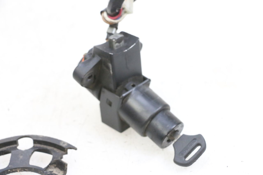 photo de KIT FECHADURA CHAVE NEIMAN KAWASAKI ZR 7 750 (1999 - 2004) - Detalhe da peça