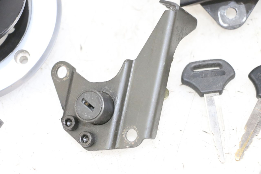 photo de KIT FECHADURA CHAVE NEIMAN KAWASAKI ZR 7 750 (1999 - 2004) - Detalhes característicos