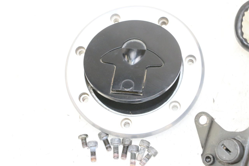 photo de KIT FECHADURA CHAVE NEIMAN KAWASAKI ZR 7 750 (1999 - 2004) - Vista de perto