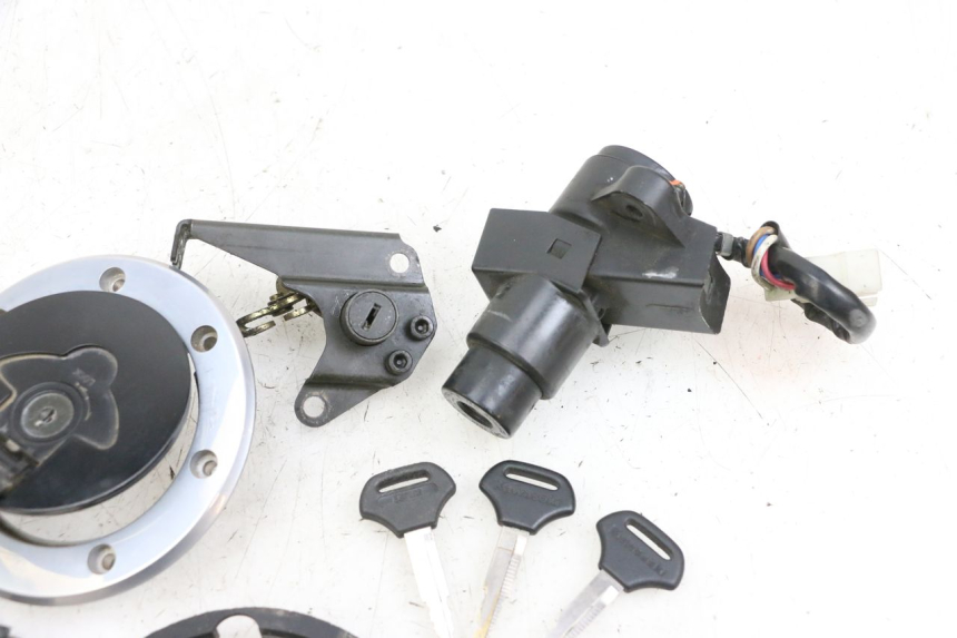 photo de KIT FECHADURA CHAVE NEIMAN KAWASAKI ZR 7 750 (1999 - 2004) - Zoom do estado de desgaste