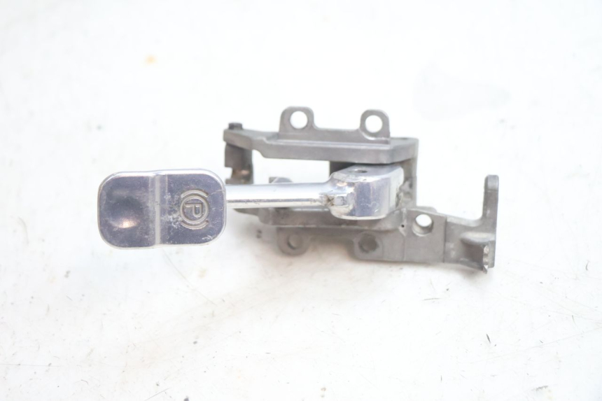 photo de ALAVANCA DO FREIO DE ESTACIONAMENTO GILERA GP 800 (2007 - 2013) - Pontos de fixação