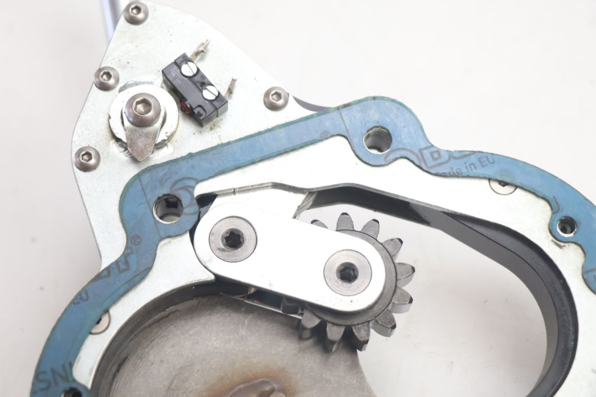 photo de ALAVANCA DE MARCHA RÉ HARLEY DAVIDSON ROAD GLIDE FLTRXSE 1920 (2018 - 2022) - Pontos de fixação