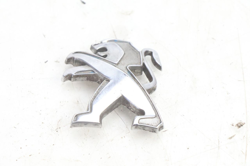 photo de LOGO DA MARCA PEUGEOT CITYSTAR 125 (2011 - 2017) - Zoom do estado de desgaste
