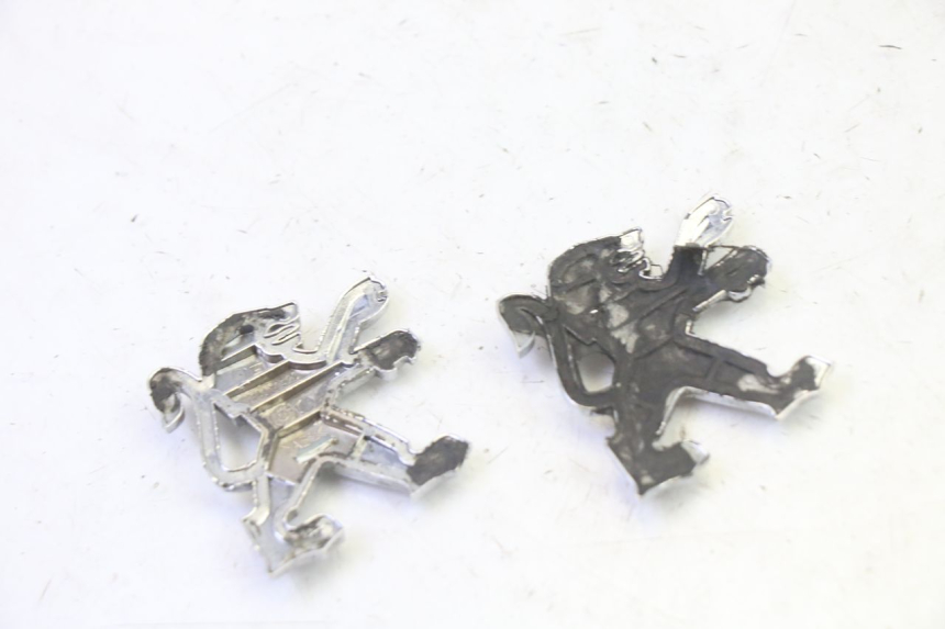 photo de LOGO DA MARCA PEUGEOT ELYSTAR 50 (2002 - 2014) - Zoom do estado de desgaste
