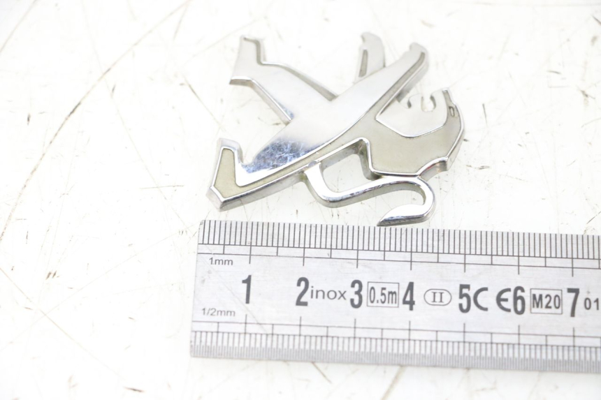 photo de LOGO DA MARCA PEUGEOT KISBEE 2T 50 (2010 - 2017) - Detalhe da peça