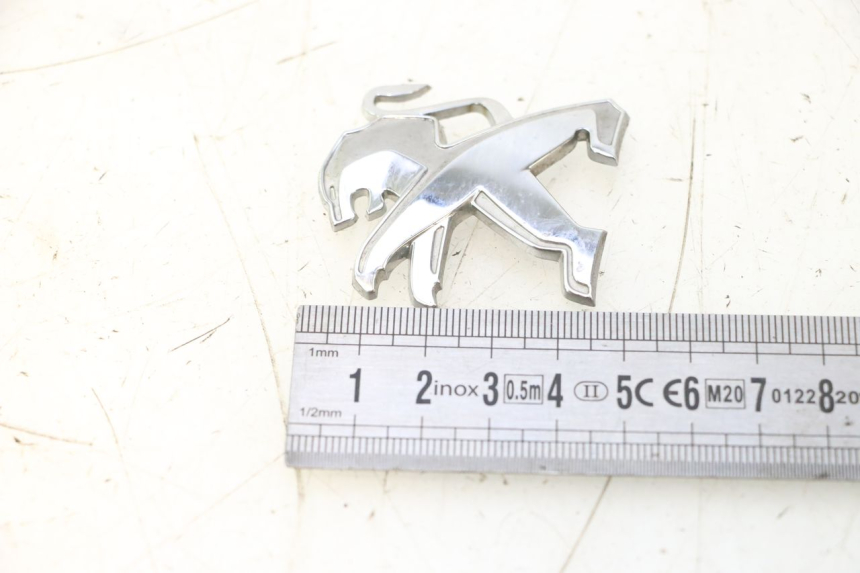 photo de LOGO DA MARCA PEUGEOT KISBEE 2T 50 (2010 - 2017) - Detalhe da peça
