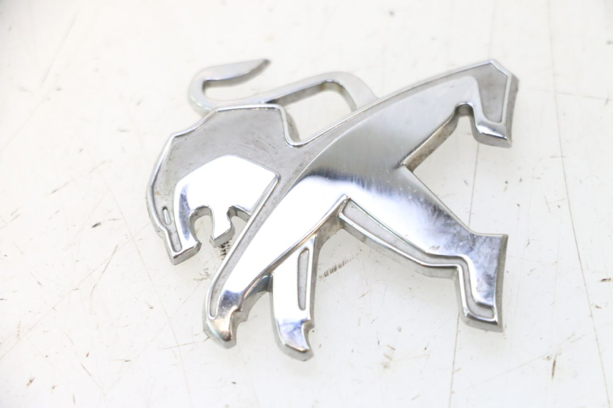 photo de LOGO DA MARCA PEUGEOT KISBEE 2T 50 (2010 - 2017) - Outro ângulo de visão