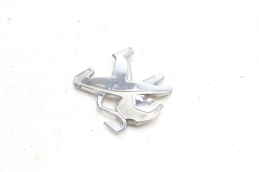 photo de LOGO DA MARCA PEUGEOT KISBEE 2T 50 (2010 - 2017) - Detalhe da peça