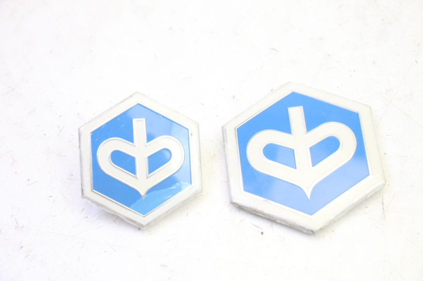 photo de LOGO DA MARCA PIAGGIO MP3 RL 250 (2006 - 2010) - Detalhe da peça