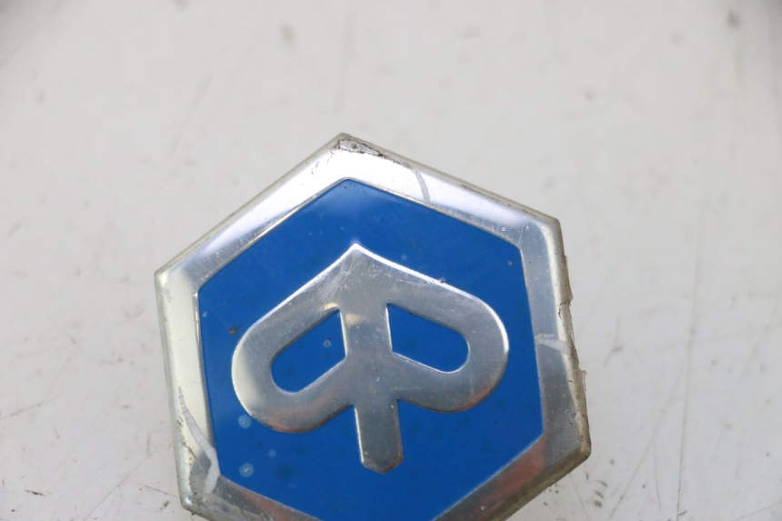 photo de LOGO DA MARCA PIAGGIO MP3 500 (2016 - 2018) - Zoom do estado de desgaste