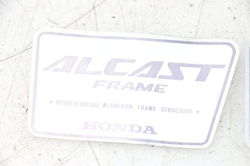 photo de LOGO DA MARCA HONDA NSR R 125 (1994 - 2003) - Outro ângulo de visão