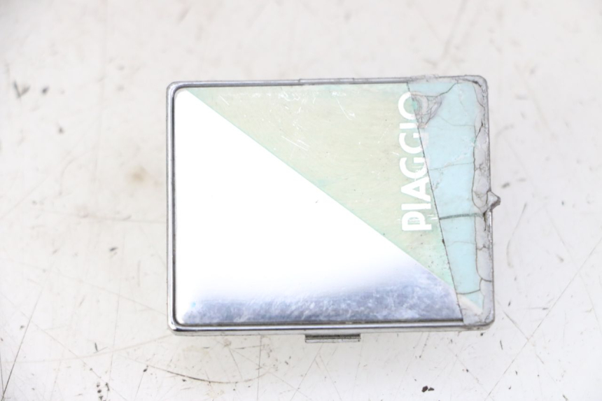 photo de LOGO DA MARCA PIAGGIO VESPA GRANTURISMO 200 (2004 - 2005) - Zoom do estado de desgaste