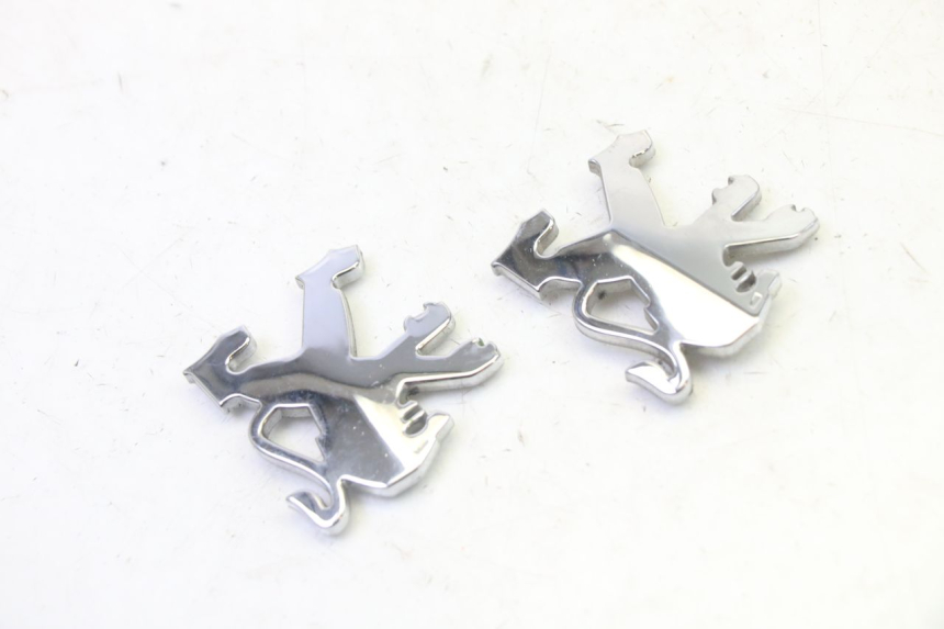 photo de LOGO DA MARCA PEUGEOT SATELIS 125 (2006 - 2009) - Detalhe da peça