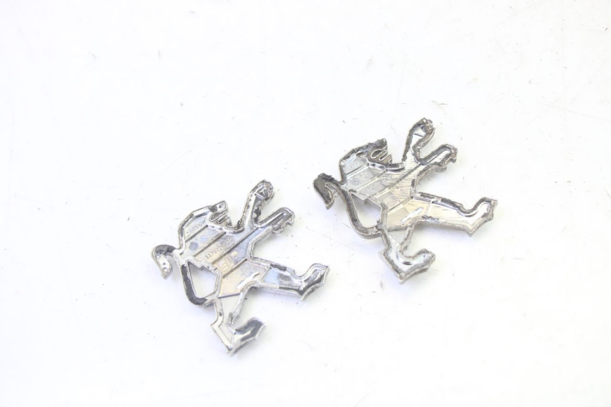 photo de LOGO DA MARCA PEUGEOT SATELIS 125 (2006 - 2009) - Zoom do estado de desgaste