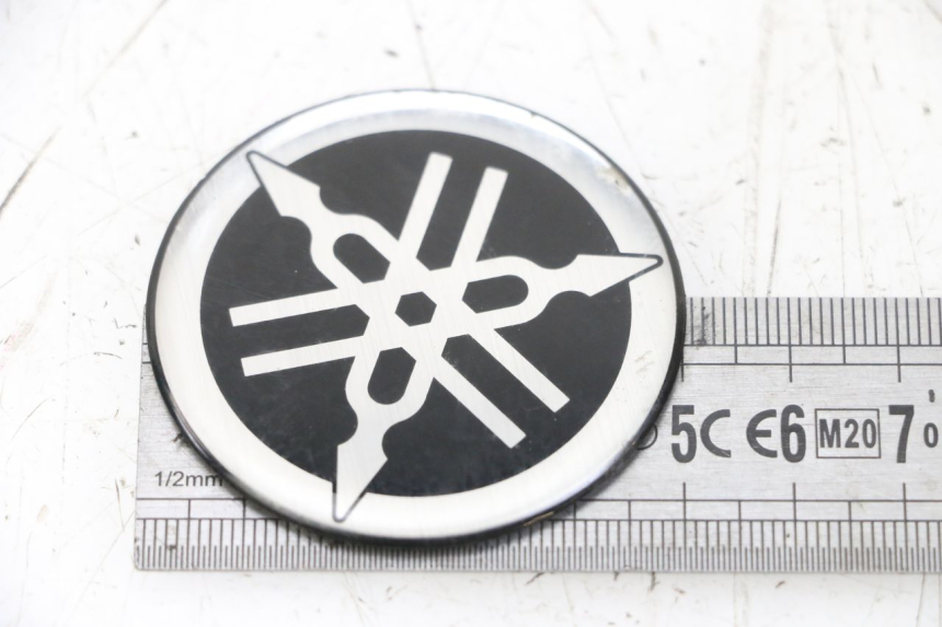 photo de LOGO DA MARCA YAMAHA TDM ABS 900 (2002 - 2014) - Detalhe da peça