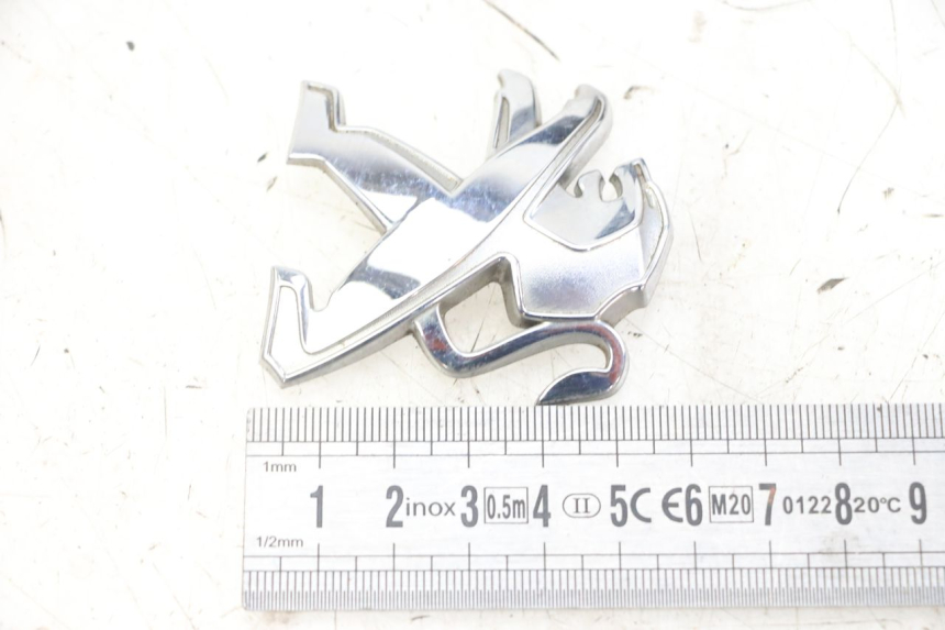 photo de LOGO DA MARCA PEUGEOT VIVACITY NEW 4T 50 (2008 - 2017) - Zoom do estado de desgaste