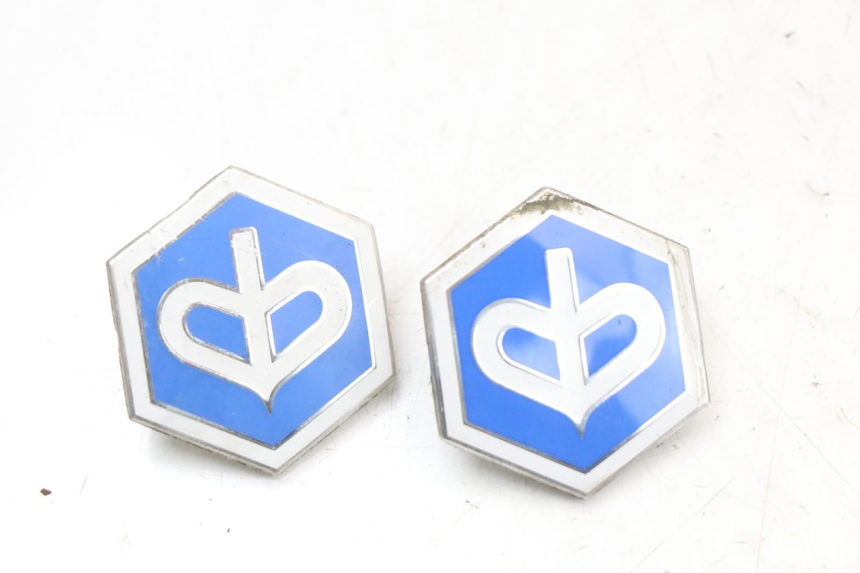 photo de LOGO DA MARCA PIAGGIO X10 125 (2012 - 2017) - Detalhe da peça