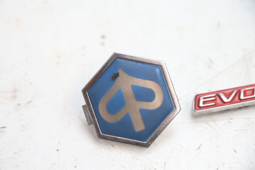 photo de LOGO DA MARCA PIAGGIO X9 EVOLUTION 125 (2003 - 2007) - Detalhe da peça