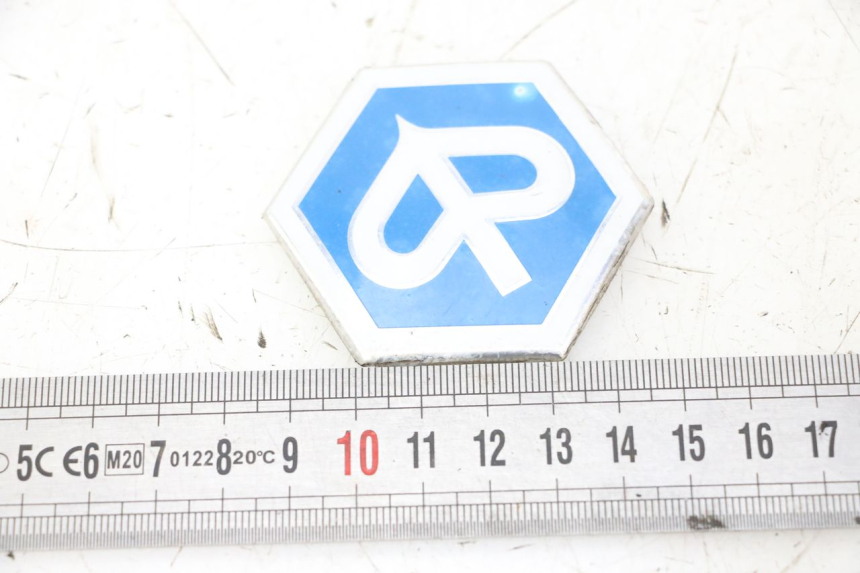 photo de LOGO DA MARCA PIAGGIO XEVO - X EVO 125 (2007 - 2017) - Detalhe da peça