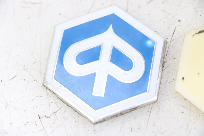 photo de LOGO DA MARCA PIAGGIO XEVO - X EVO 125 (2007 - 2017) - Pontos de fixação