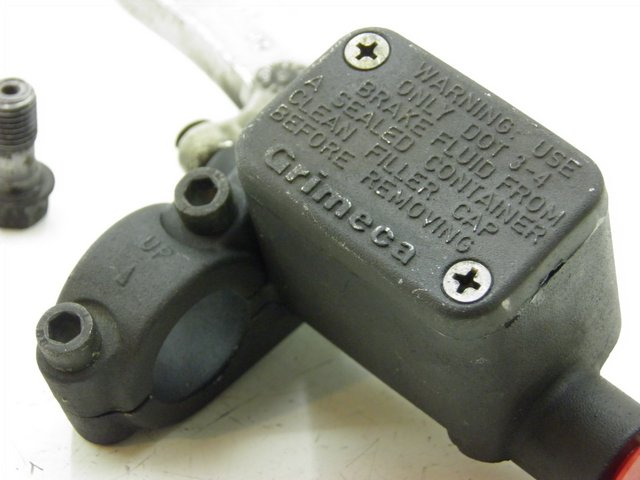 photo de CILINDRO MESTRE DO FREIO TRASEIRO APRILIA LEONARDO ST 250 (2002 - 2005) - Zoom do estado de desgaste
