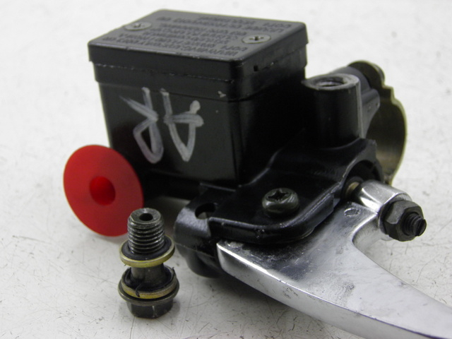 photo de CILINDRO MESTRE DO FREIO TRASEIRO JM MOTOR S-MAX 125 (2010 - 2014) - Detalhe da peça