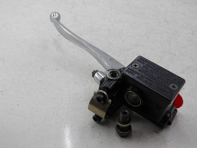photo de CILINDRO MESTRE DO FREIO TRASEIRO JM MOTOR S-MAX 125 (2010 - 2014) - Zoom do estado de desgaste