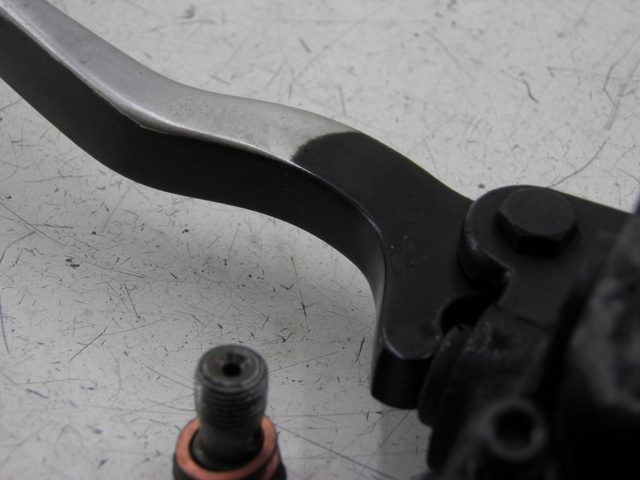 photo de CILINDRO MESTRE DO FREIO TRASEIRO PIAGGIO XEVO - X EVO 125 (2007 - 2017) - Pontos de fixação