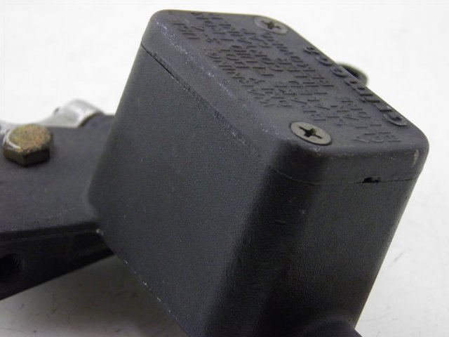 photo de CILINDRO MESTRE DIANTEIRO APRILIA LEONARDO ST 250 (2002 - 2005) - Vista geral