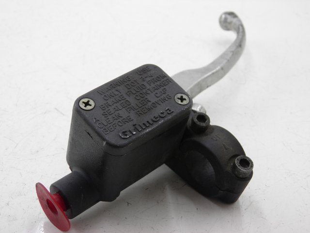 photo de CILINDRO MESTRE DIANTEIRO APRILIA LEONARDO ST 250 (2002 - 2005) - Pontos de fixação