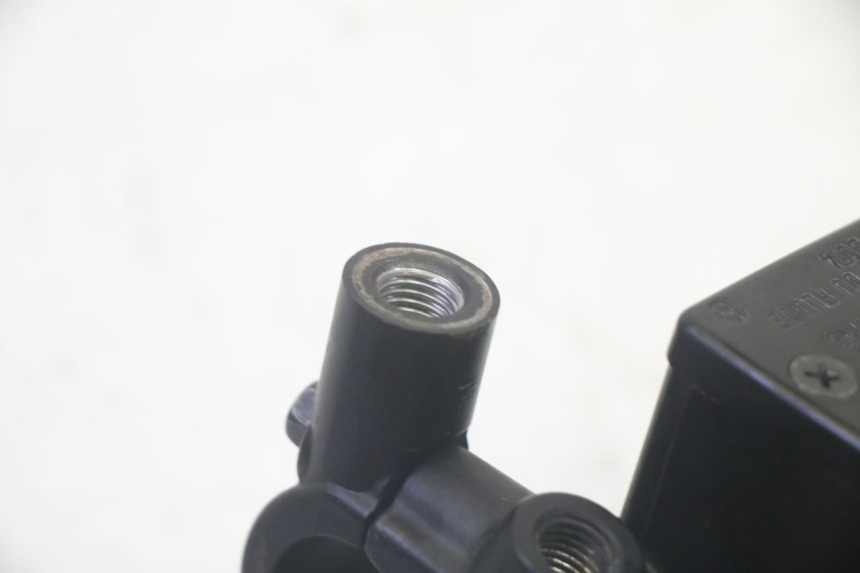photo de CILINDRO MESTRE DIANTEIRO SUZUKI BURGMAN 125 (2007 - 2014) - Pontos de fixação