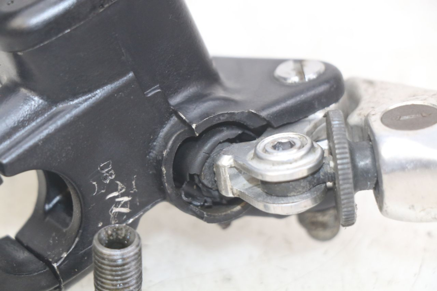 photo de CILINDRO MESTRE DIANTEIRO HONDA CBR F SC25 1000 (1989 - 1992) - Outro ângulo de visão
