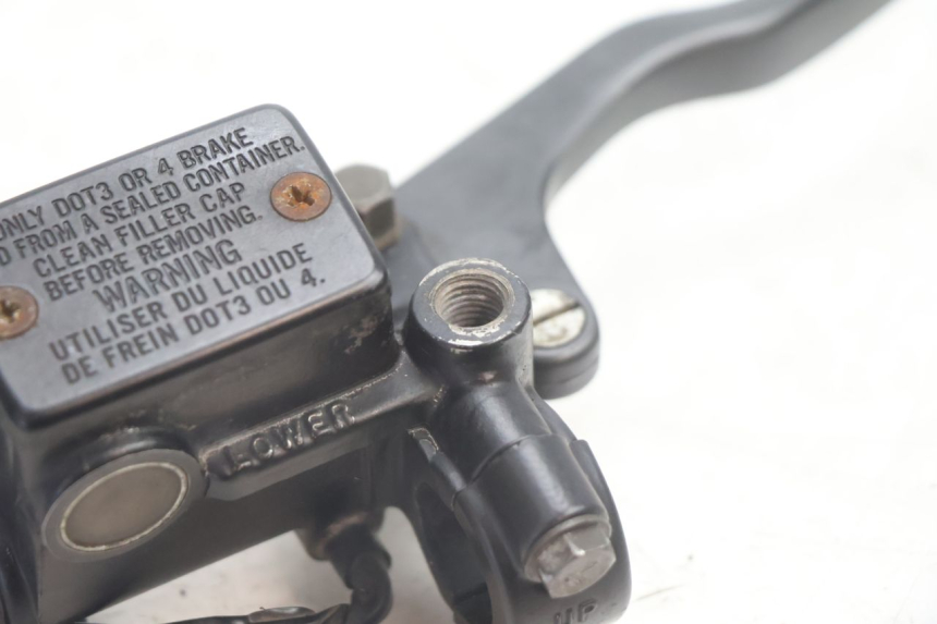 photo de CILINDRO MESTRE DIANTEIRO SUZUKI DR S 600 (1985 - 1989) - Zoom do estado de desgaste