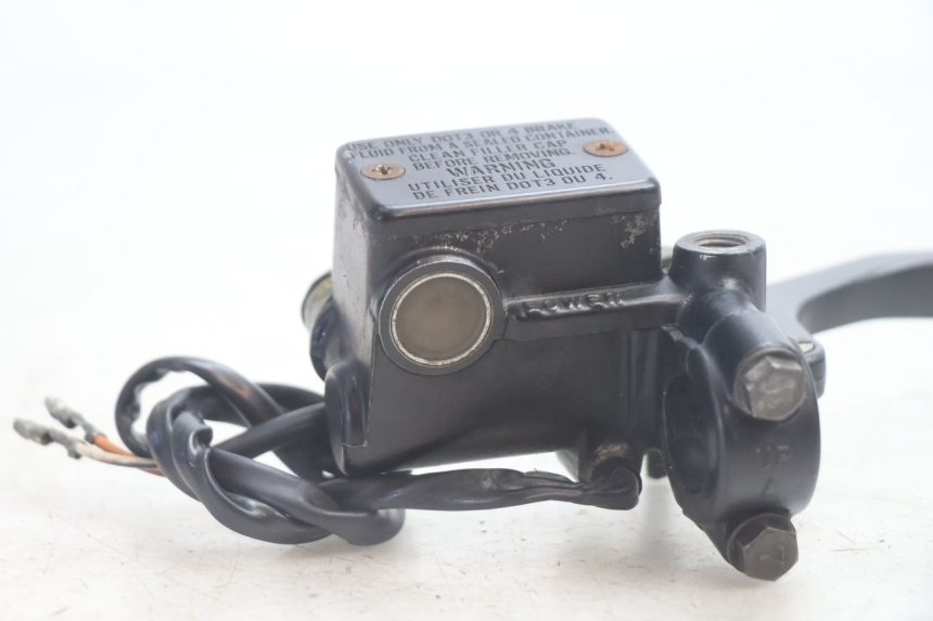photo de CILINDRO MESTRE DIANTEIRO SUZUKI DR S 600 (1985 - 1989) - Outro ângulo de visão