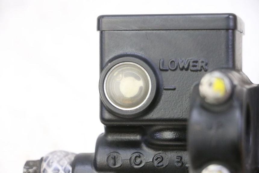 photo de CILINDRO MESTRE DIANTEIRO HONDA FES S-WING SWING ABS 125 (2007 - 2015) - Zoom do estado de desgaste