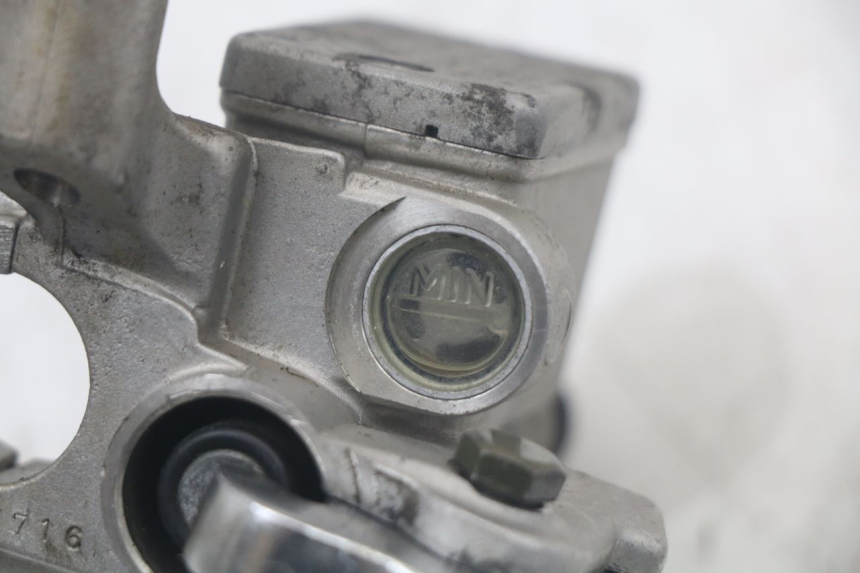 photo de CILINDRO MESTRE DIANTEIRO MBK FLAME X 125 (2004 - 2007) - Pontos de fixação
