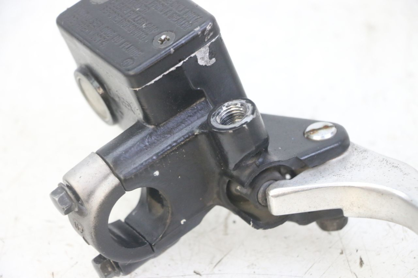 photo de CILINDRO MESTRE DIANTEIRO HONDA FORZA ABS 300 (2013 - 2017) - Pontos de fixação