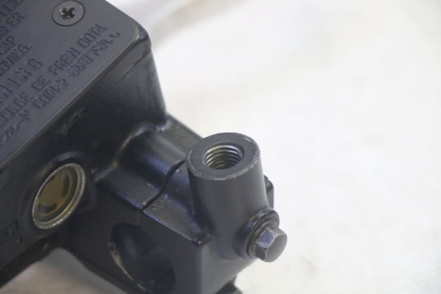 photo de CILINDRO MESTRE DIANTEIRO SUZUKI GSF N BANDIT 600 (1996 - 1999) - Outro ângulo de visão